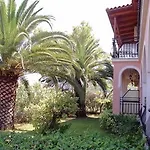 Eleni's Garden & Castello Szálloda Alikanász