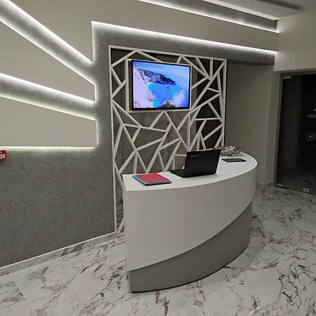 Eleni's Garden & Castello Hotel