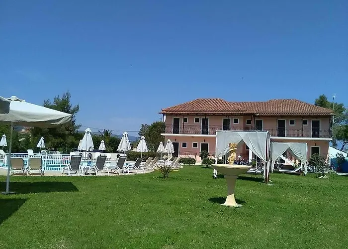 Eleni's Garden & Castello Hotel 3*