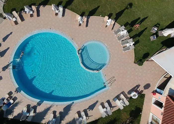 Eleni's Garden & Castello Αλυκανάς