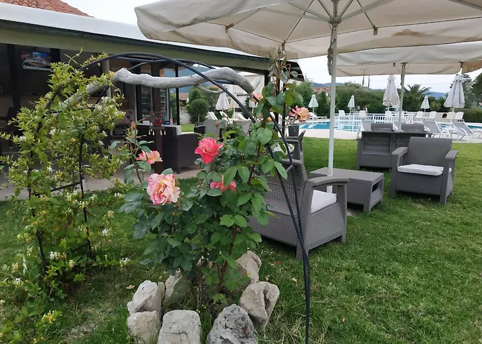 Eleni's Garden & Castello Ξενοδοχείο Αλυκανάς