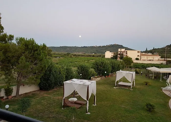 Eleni's Garden & Castello 3* Αλυκανάς