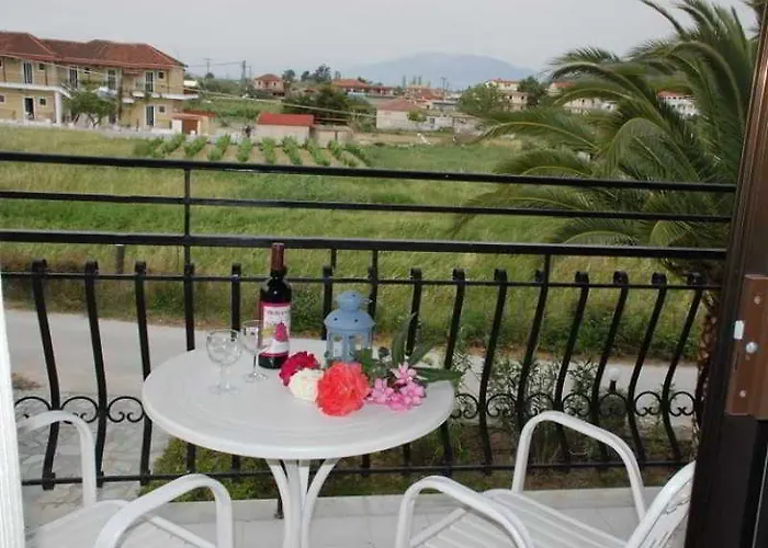 Eleni's Garden & Castello Αλυκανάς
