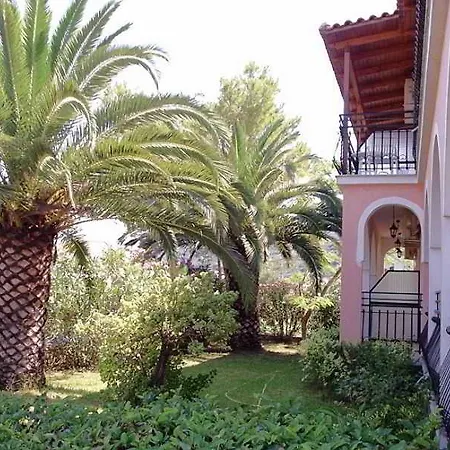 Eleni's Garden & Castello Apartman Alikanász