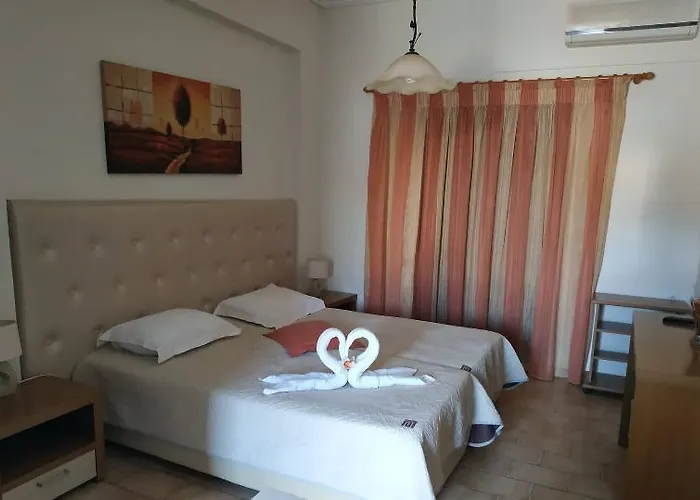 Отель Eleni's Garden & Castello 3*