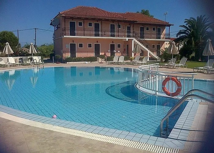 Отель Eleni's Garden & Castello 3*