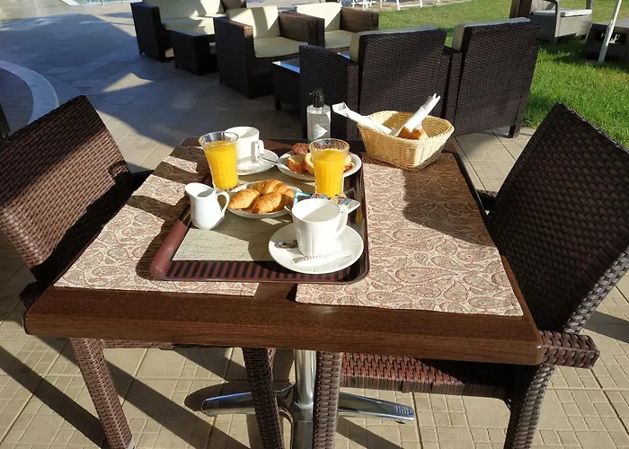 Eleni's Garden & Castello Аликанас