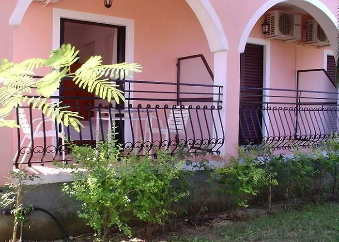 Отель Eleni's Garden & Castello Аликанас