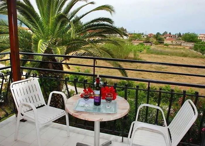 Eleni's Garden & Castello Аликанас